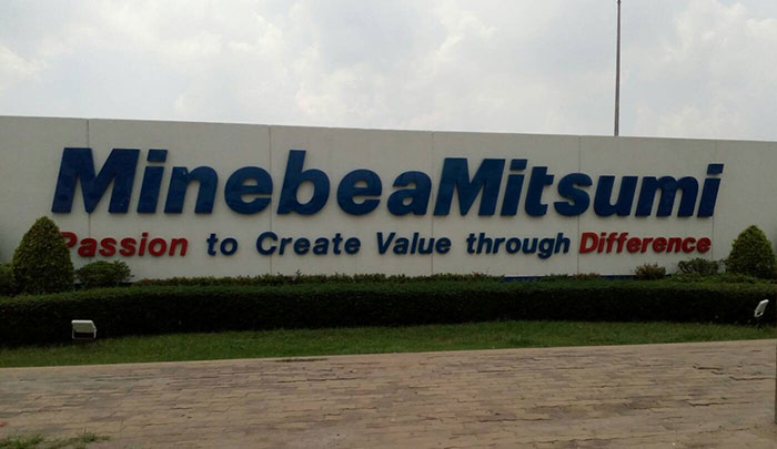 บรรยากาศการติดตั้ง Air intake filter ที่ Minebea 1
